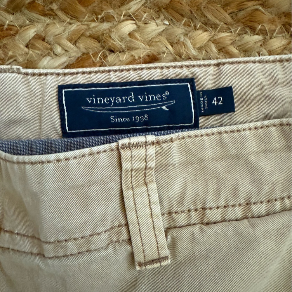 Vineyard Vines Men’s Size 42 Tan Khaki Shorts - Picture 4 of 5